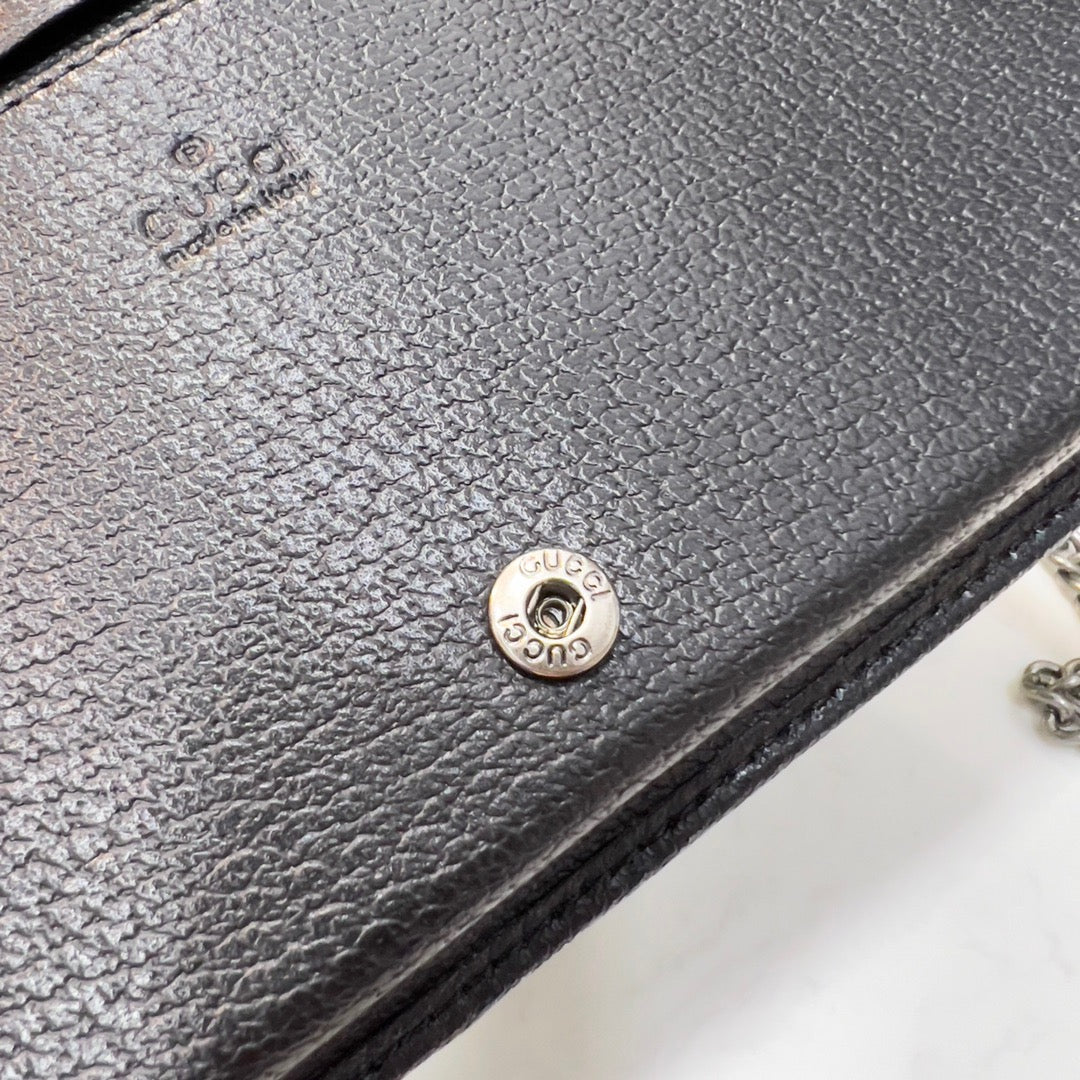 【グッチ】 春夏新作!軽くて丈夫なスリムウォレット