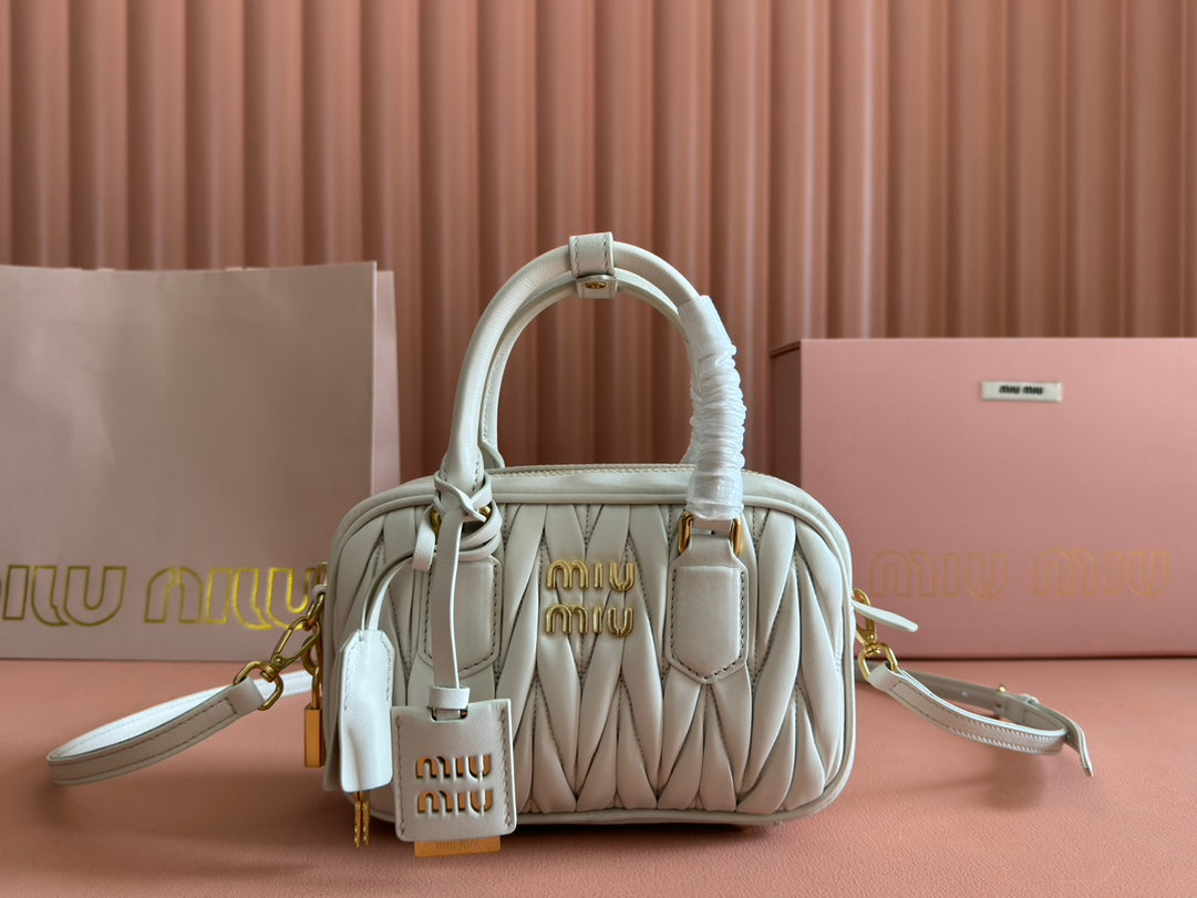 【ミュウミュウ】アルカディ マテラッセ レザー バッグ スモール 8色